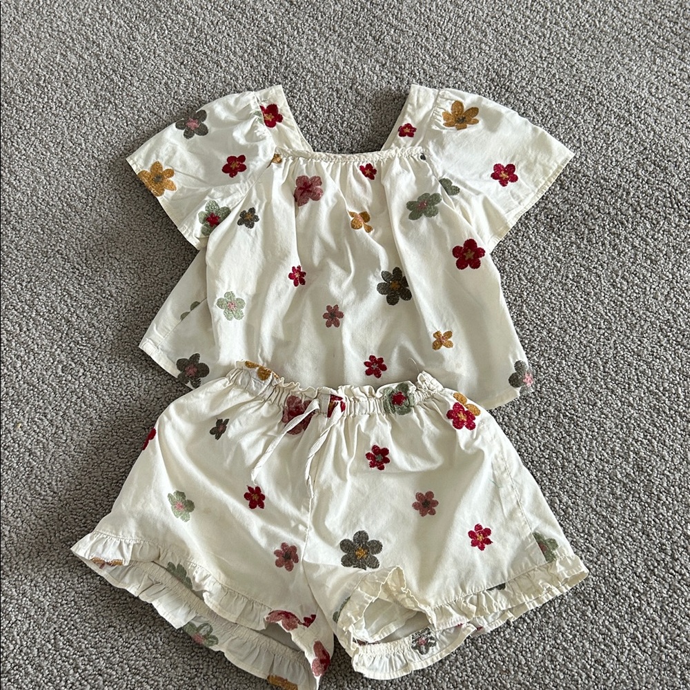 Zara flower set with top and shorts, size 4T